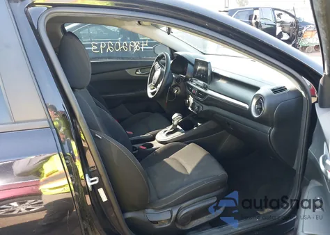 2021 Kia Forte Fe/Lxs z USA, uszkodzony, nr VIN 3KPF24AD6ME368130